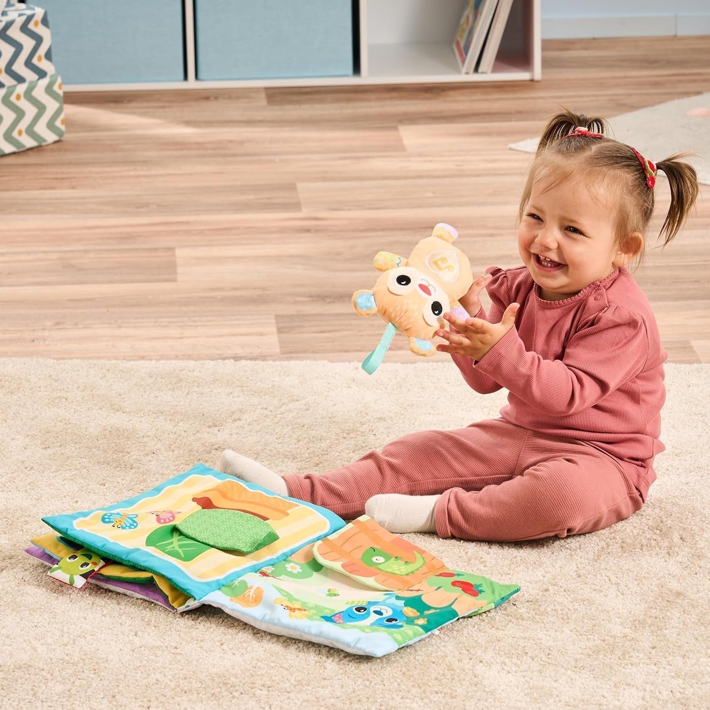VTech Baby Moja duża pluszowa książeczka - Dotknij i poczuj książeczkę z muzyką i dźwiękami - Materiałowa książeczka z ruchomymi elementami - Zabawka rozwijająca zdolności motoryczne i sensoryczne - Dla niemowląt i dzieci w wieku 3-24 miesięcy Bebe Naty Shop Toys