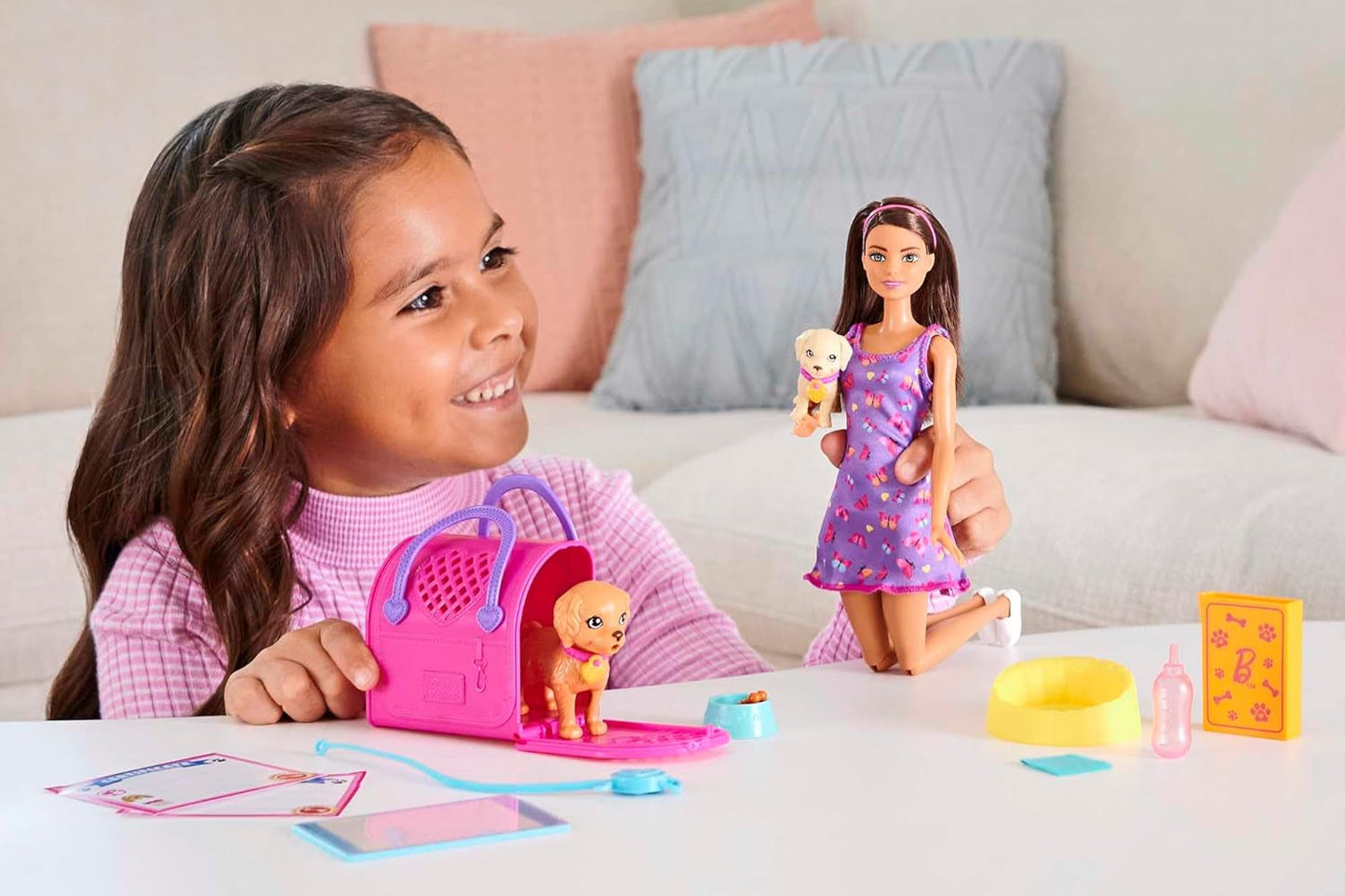 Adopcja Barbie Puppy - lalka i 2 szczenięta, z certyfikatami adopcyjnymi, efektem zmiany koloru, klatką i akcesoriami, dla dzieci w wieku od 3 lat, 86 HKD