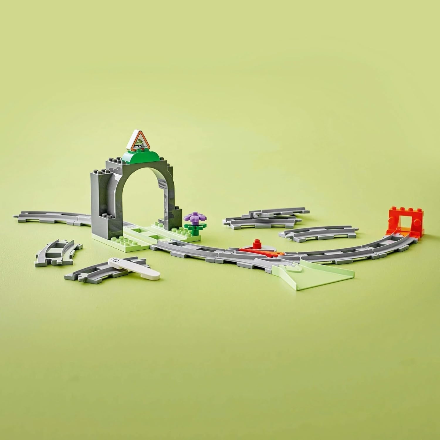 LEGO DUPLO Tunel i tory kolejowe — zestaw rozszerzający, prezent dla małych dzieci, zachęca do zręczności, zestaw dla fanów pojazdów od 2 lat, kreatywna zabawka edukacyjna 10425 Zestawy do budowania Besuche den LEGO-Store