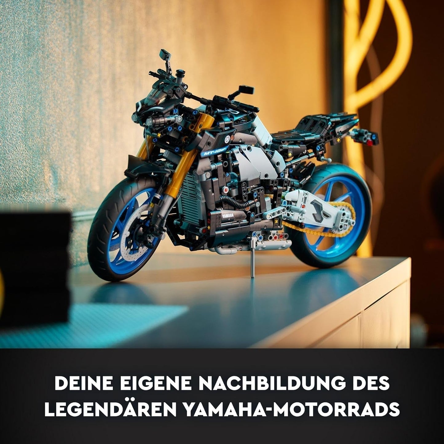 LEGO 42159 Model motocykla Technic Yamaha MT-10 SP dla dorosłych, autentyczny model pojazdu z 4-cylindrowym silnikiem, funkcjonalny układ kierowniczy i aplikacja Ar, zestawy do budowania jako prezent dla mężczyzn i kobiet w sklepie LEGO