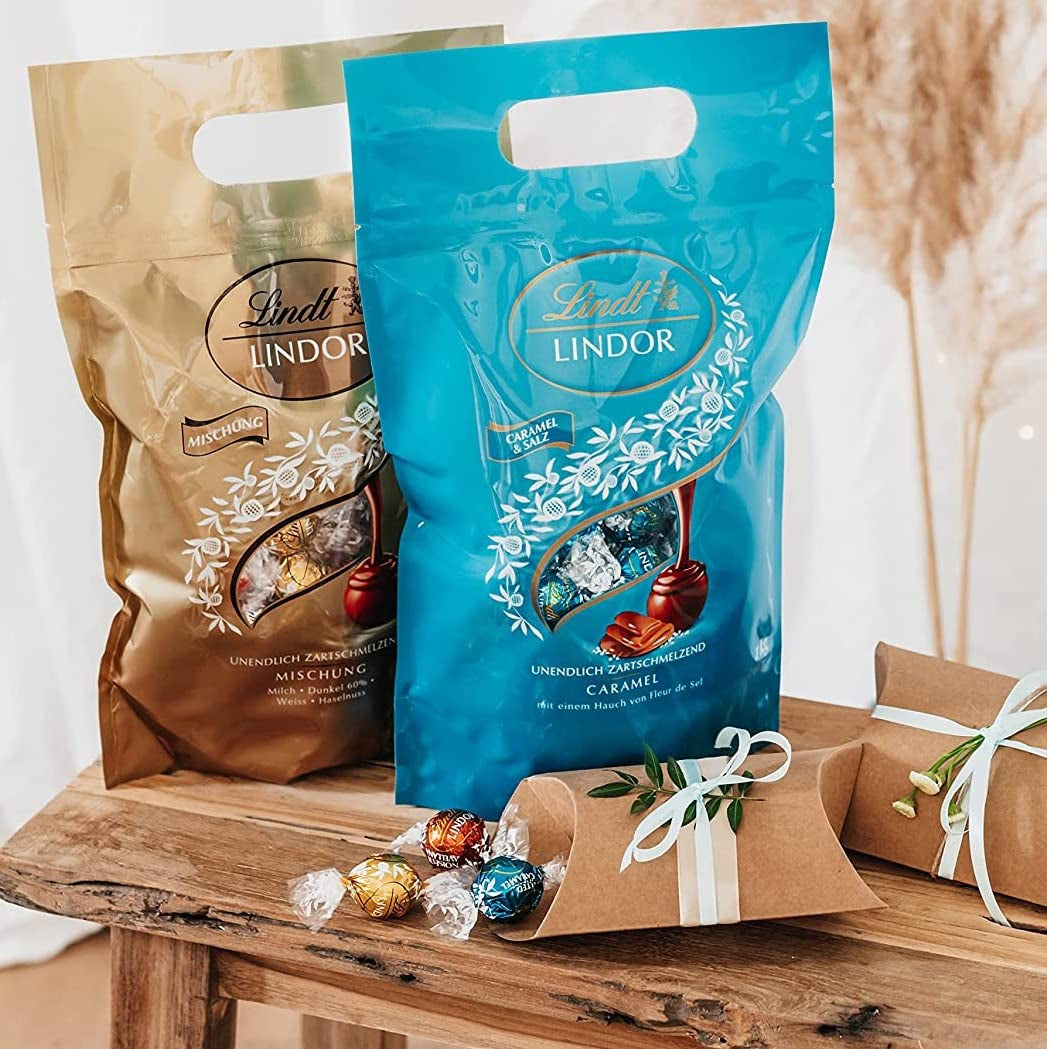 LINDOR kulki czekoladowe z solonym karmelem | ok. 80 kulek z mlecznej czekolady z nadzieniem solonym karmelem | Opakowanie zbiorcze i kulki czekoladowe Marc de Champagne | 700 gr