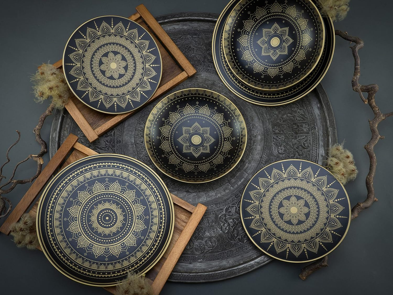 CreaTable, 23588, seria MANDALA GOLD - czarna, 12-częściowy zestaw naczyń obiadowych, zestaw talerzy porcelanowych, można myć w zmywarce i używać w kuchence mikrofalowej, jakość produkcji