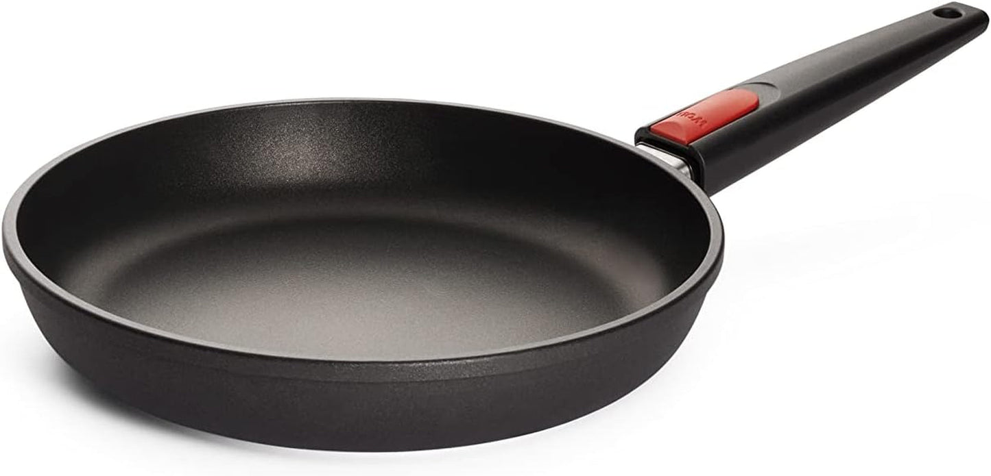 Woll Nowo Tytanowa patelnia płaska - indukcyjna, wysokość 5 cm, wyjmowany uchwyt - do wszystkich rodzajów płyt grzewczych, odlew aluminiowy, powłoka nieprzywierająca Garnki i patelnie Naty Shop 26 cm
