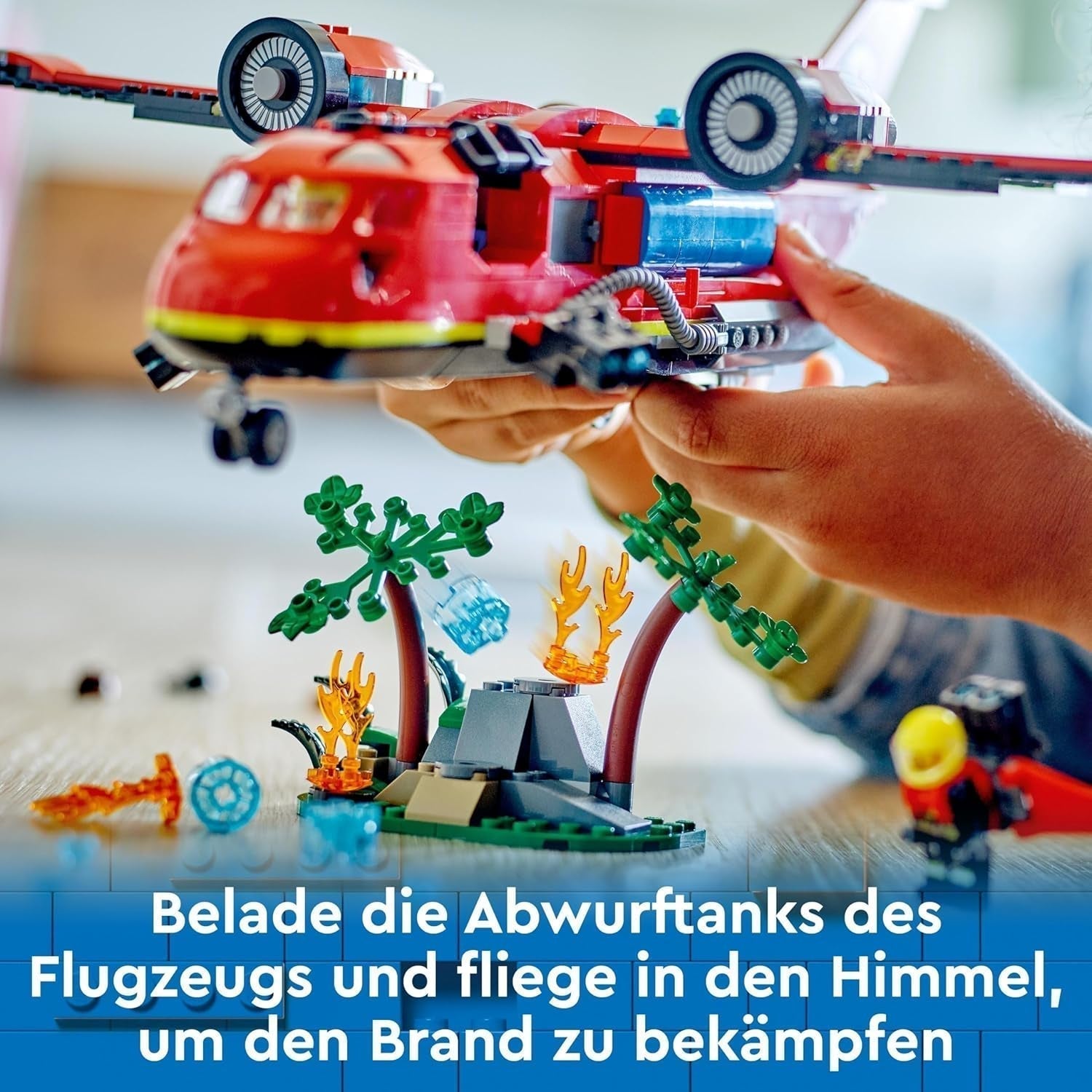 LEGO City Samolot strażacki, zabawkowy samolot strażacki dla dzieci, zestaw konstrukcyjny z 3 figurkami strażaków i dekoracją przeciwpożarową, doskonały pomysł na prezent dla chłopców i dziewcząt od 6 lat 60413 Zestawy do budowania Besuche den LEGO-Store