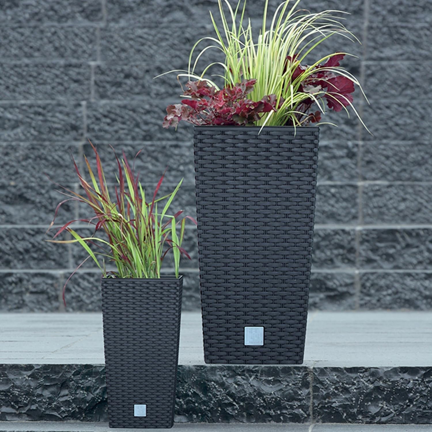 Doniczki/garnki Prosperplast imitujące rattan z wkładem | 32,5 x 32,5 x 61 cm | antracyt | odporny na warunki atmosferyczne i promieniowanie UV | wykonane z wytrzymałego plastiku | do wnętrz i na zewnątrz