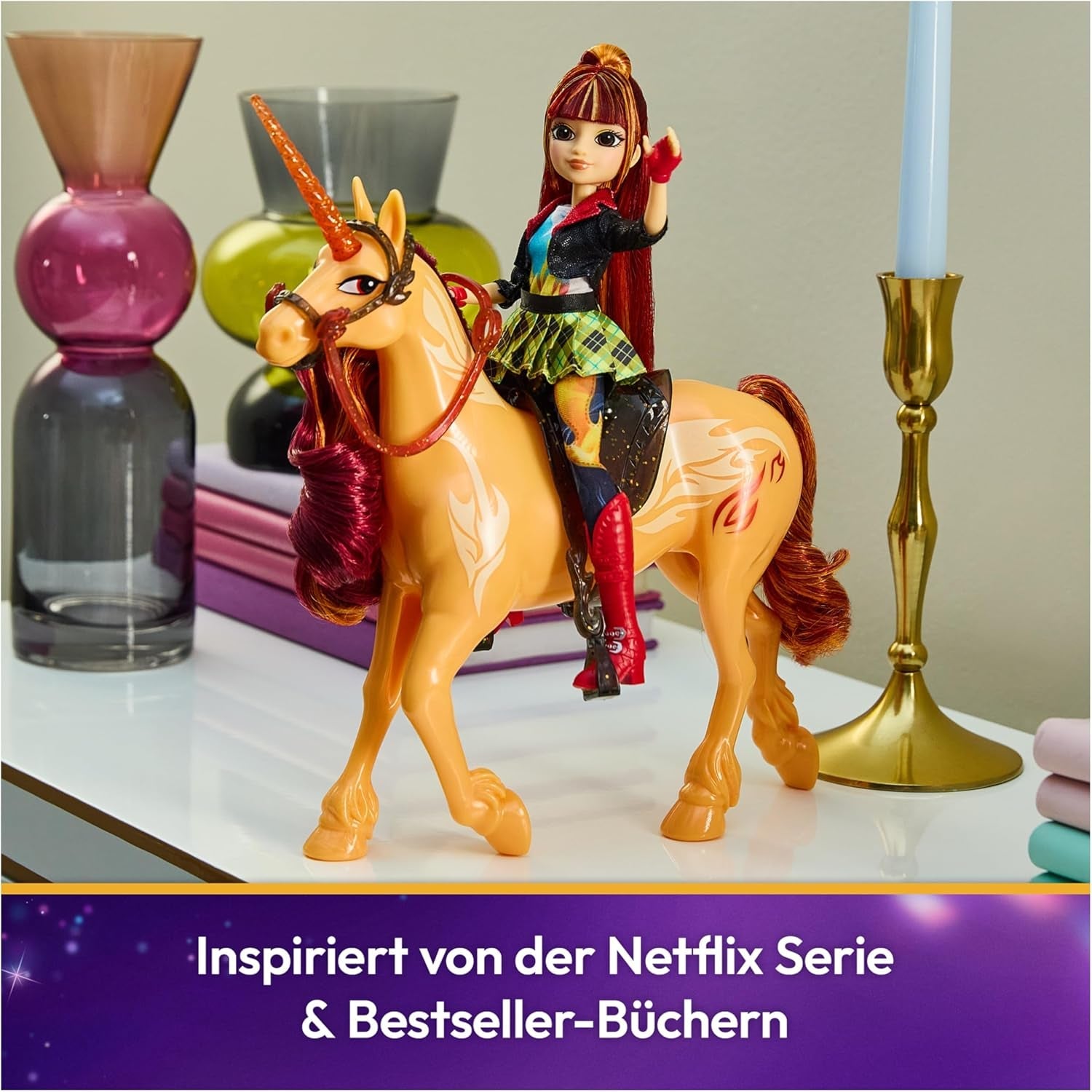 Unicorn Academy Cinder the Unicorn - oryginalny jednorożec Valentina z serialu Netflix o wysokości 28 cm, z prawdziwą grzywą i ogonem, zdejmowaną uzdą oraz siodłem i szczotką, dla dzieci od 4 roku życia