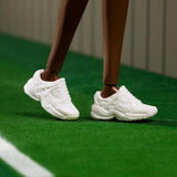 Barbie Inspirująca seria dla kobiet Modna lalka Barbie Venus Williams z podpisanym mundurem i rakietą tenisową w zestawie z pudełkiem prezentacyjnym HRM49
