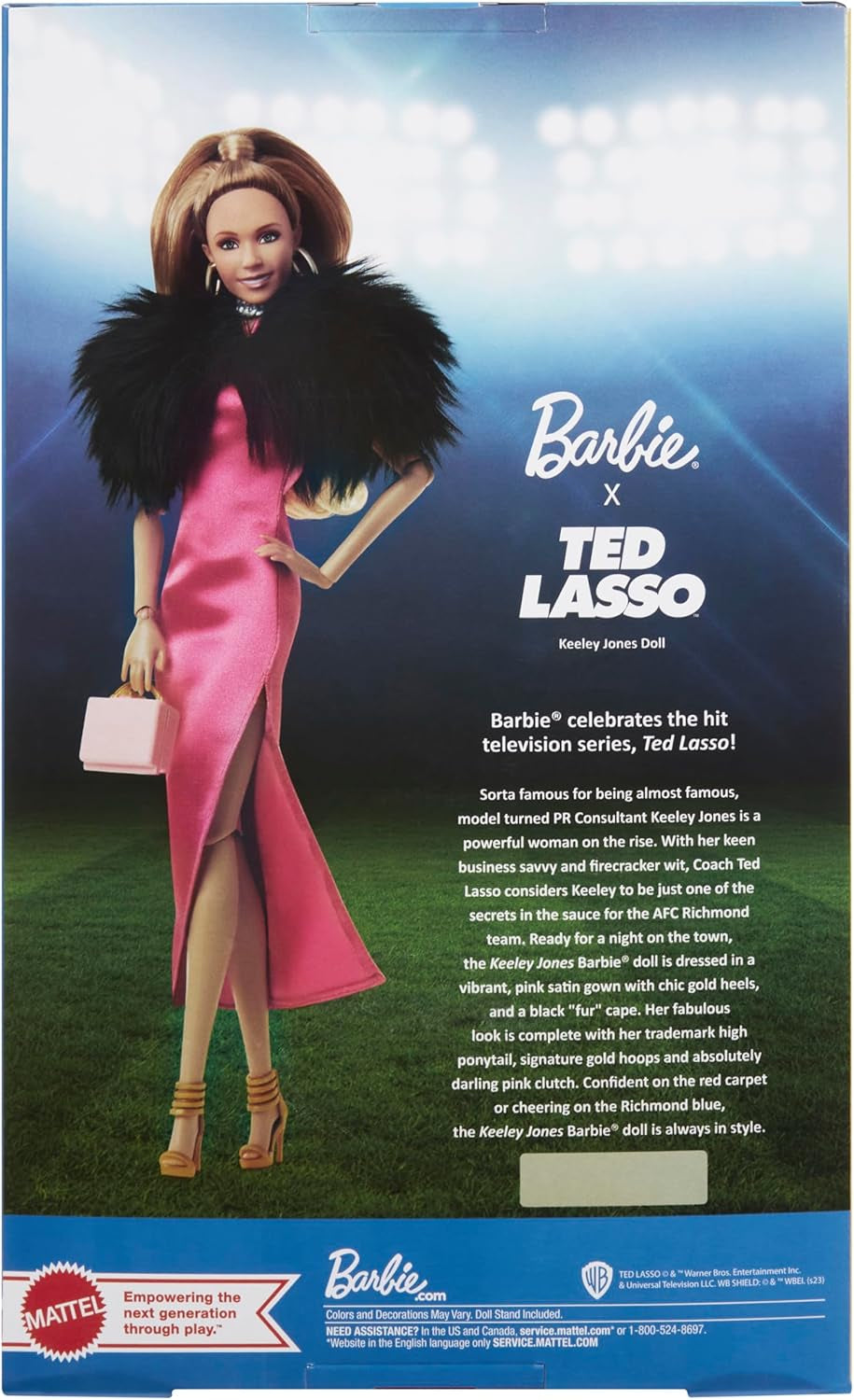 BARBIE Keeley Jones - lalka kolekcjonerska inspirowana Tedem Lasso, gorąca różowa jedwabna sukienka midi, złote szpilki, czarna peleryna, złote kolczyki koła, różowa torba, dla dzieci w wieku 3+, HJW92