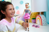 Lalka Barbie Fashionistas nr. 213 Blondynka w pasiastym topie Różowa spódnica i okulary przeciwsłoneczne 65. urodziny Kolekcjonerska lalka mody HRH11 Naty Shop Dolls