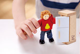 Nagradzany zestaw domków dla lalek Hape Doll Family, unikalne drewniane akcesoria do domku dla lalek, pomysłowa zabawa, 6 członków rodziny lalek, wiek od 3 lat