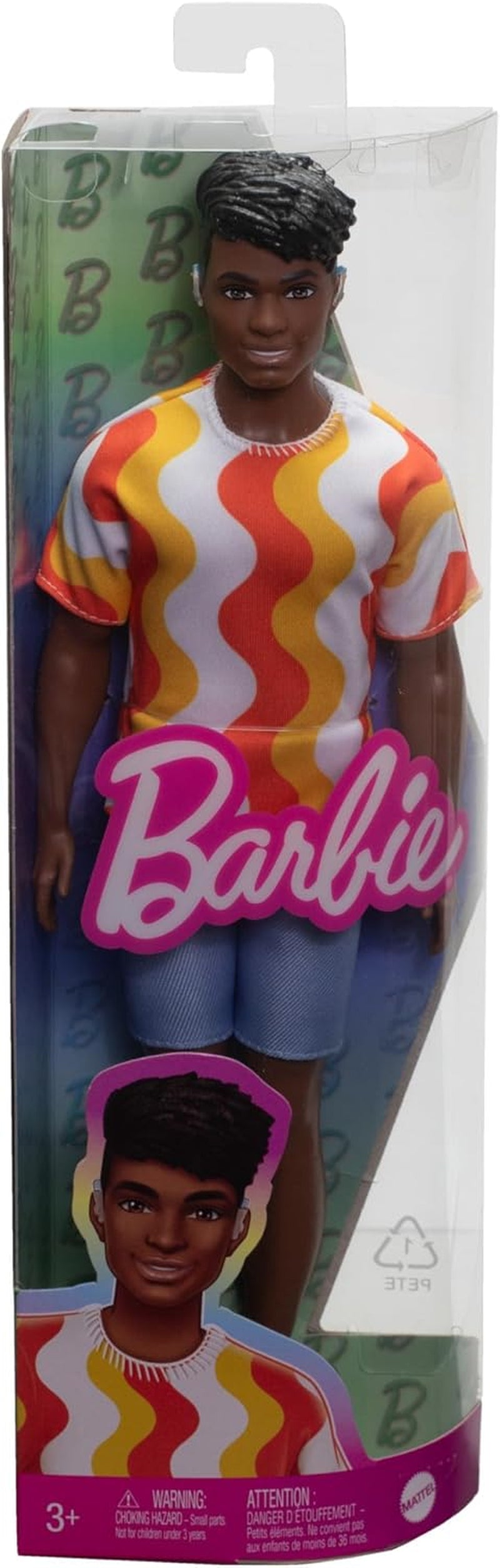 Lalka Barbie Fashionistas Ken nr. 220 Z paskami i szeroką sylwetką, w wyjmowanej pomarańczowej koszuli ze wzorem, spodenkach i sandałach na platformie, HRH23 Naty Shop Dolls