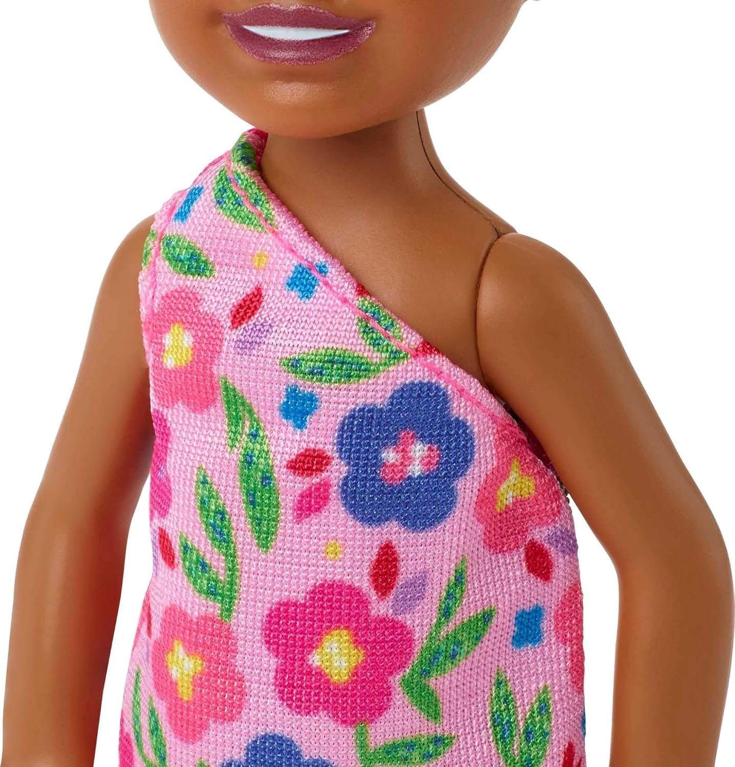 Barbie Chelsea Club – HGT07 – 15 cm przegubowa lalka dziewczyna rasy mieszanej w różowe kwiaty