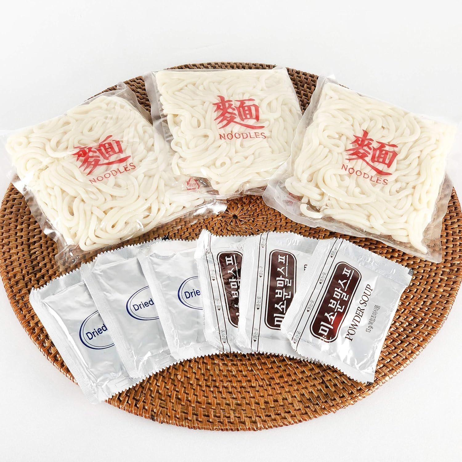Makaron błyskawiczny Allgroo Udon - Miso, zupa Udon, pikantny, aromatyczny, szybki w przygotowaniu - zawiera 3 porcje - 1 x 690 g