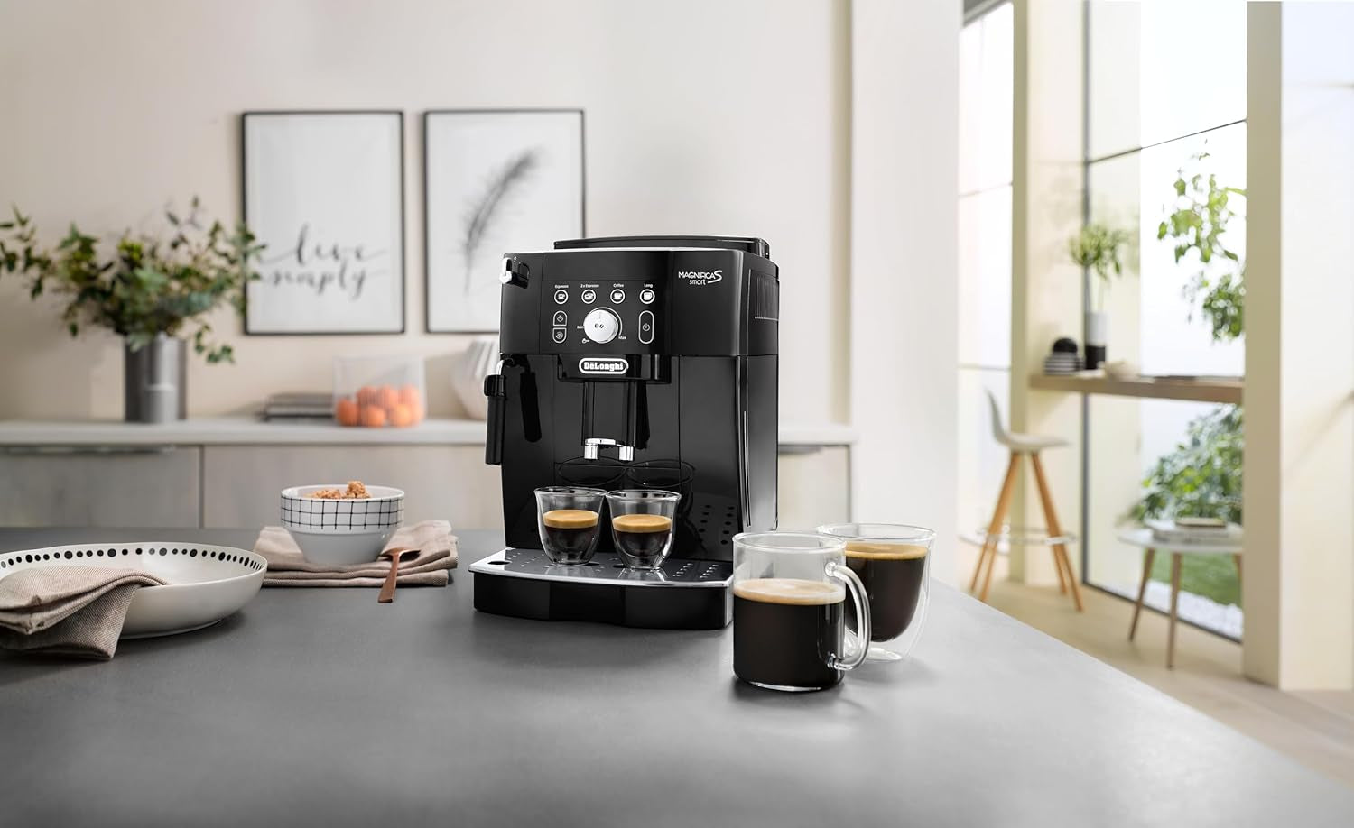 De'Longhi Magnifica S Smart ECAM 230.13.B W pełni automatyczny ekspres do kawy ze spieniaczem mleka do cappuccino, espresso, kawy i dużej kawy, przyciski bezpośredniego wyboru i pokrętło, funkcja 2 filiżanek, czarny