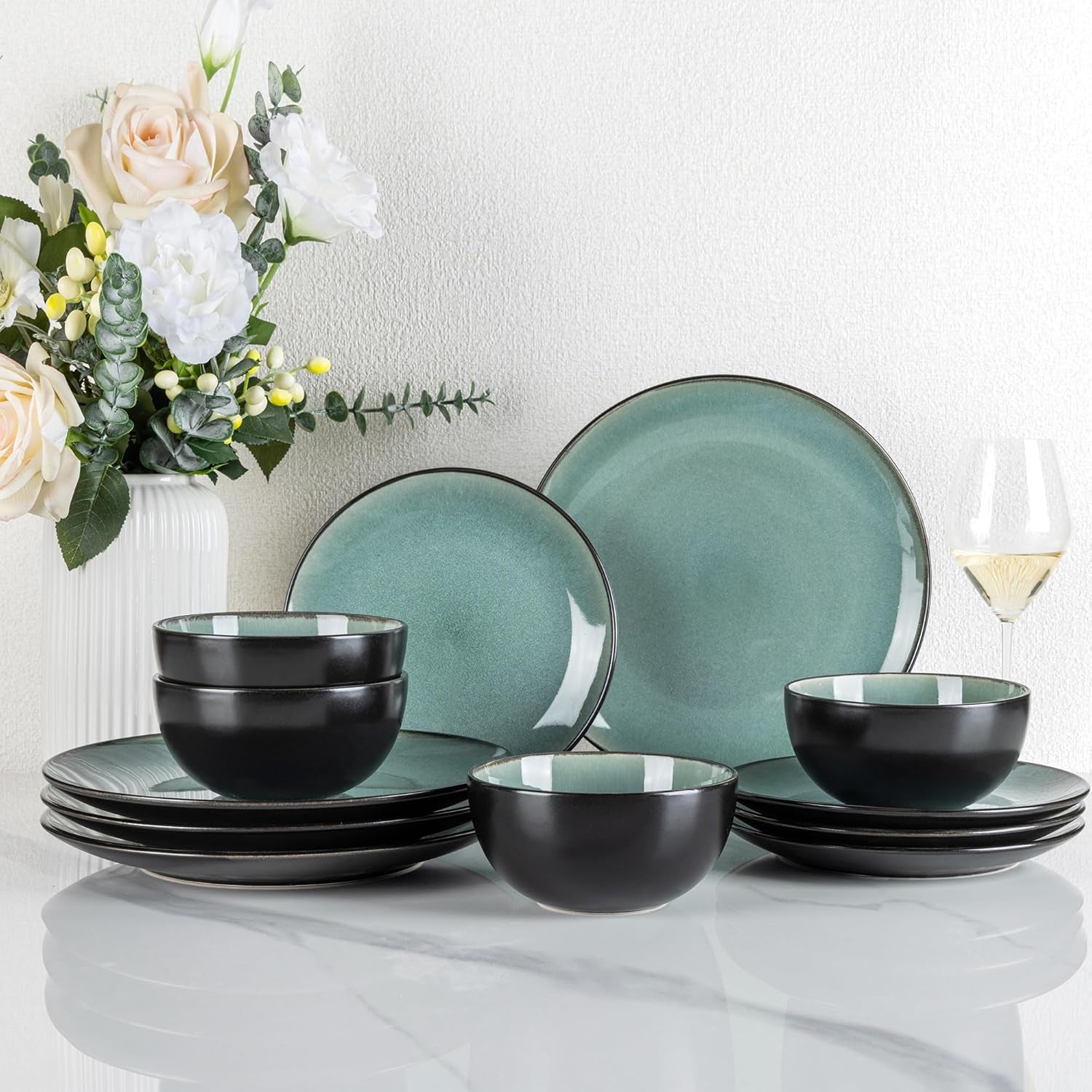 GBhome Zestaw porcelanowych naczyń obiadowych dla 4 osób 12-częściowy zestaw naczyń z glazurą reaktywną Ręcznie robiony zestaw misek i talerzy do kuchenki mikrofalowej i mycia w zmywarce Kolor benzyny GDW025WB-EU