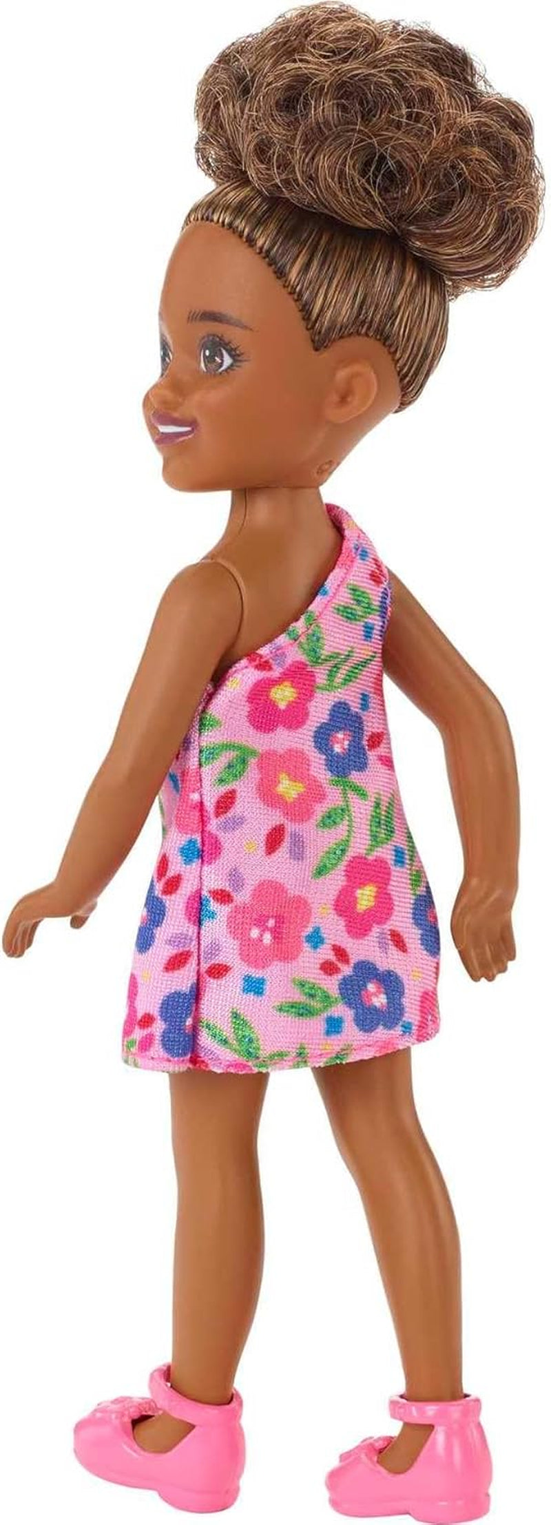 Barbie Chelsea Club – HGT07 – 15 cm przegubowa lalka dziewczyna rasy mieszanej w różowe kwiaty