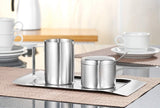 Zestaw 4 pojemników na mleko i cukier, model Wave, 400-1655, wykonanych ze szczotkowanej stali nierdzewnej 18/10. Zestaw składa się z jednej tacy z każdego rodzaju.
