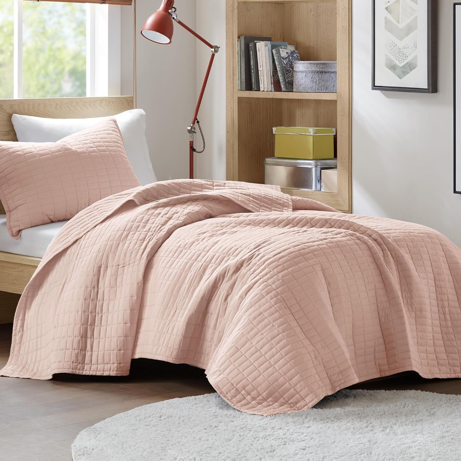 Zestaw kołder Comfort Spaces Kienna Luksusowy koc letni z podwójnym ściegiem Lekka, miękka pościel na cały rok Dopasowana poszewka na poduszkę Biały koc typu king size (264,2 x 228,6 cm) Naty Shop Czerwone kołdry i kołdry Twin/Twin Xl (66"X90")