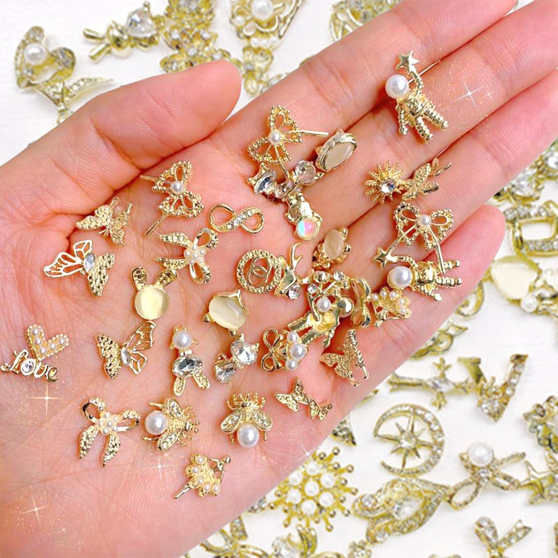 50 Stück Gold Nail Charms, Błyszczące 3D Nail Art Charms, Glitzersteine ​​​​Nägel Perle Legierung Nagel, Schmetterling Strasssteine ​​​​Nägel Charms, DIY Nail Art Zubehör, Für Mädchen Frauen