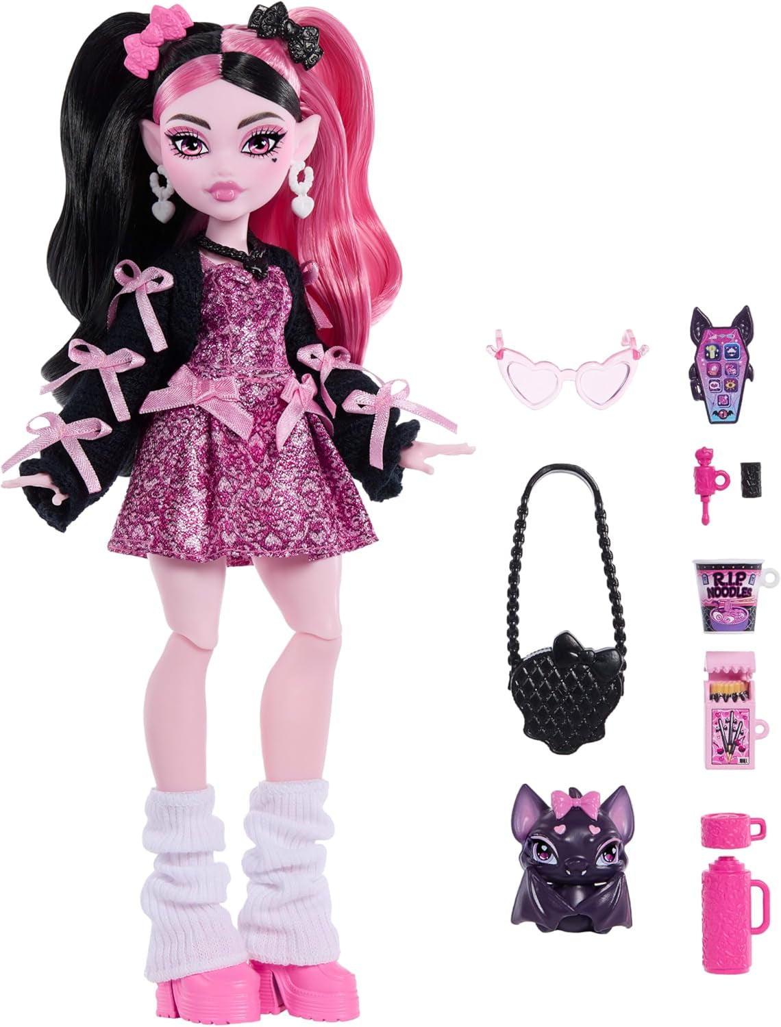 Lalka Monster High Draculaura w różowej sukience z kokardkami i czarnym kardiganie z bajecznym nietoperzem hrabią i 7 akcesoriami, w tym ramenem, szminką i torebką, JHK29