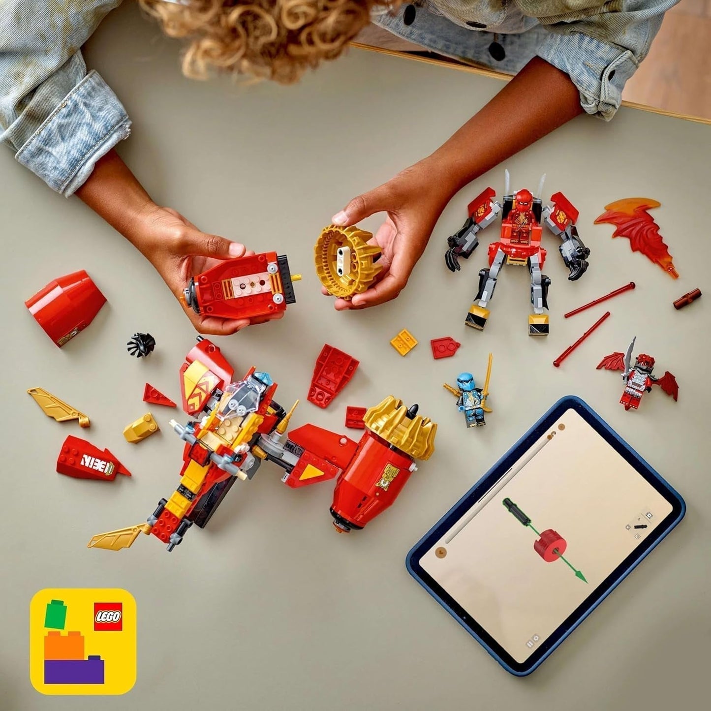 LEGO NINJAGO Mech Jeźdźca Burzy Kaia — Latający motocykl z trzema minifigurkami — Mech z ruchomą głową, rękami i nogami — Zabawka do budowania — Prezent dla chłopców i dziewcząt w wieku 7+ 71830 Zestawy do budowania Besuche den LEGO-Store