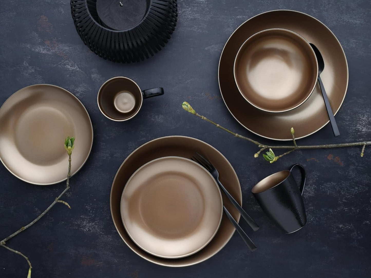 CreaTable, 23598, Seria GLAMOUR - Złota, 16-częściowy zestaw naczyń obiadowych, Usługa łączenia porcelany, Możliwość mycia w zmywarce i kuchence mikrofalowej, Jakość produkcji