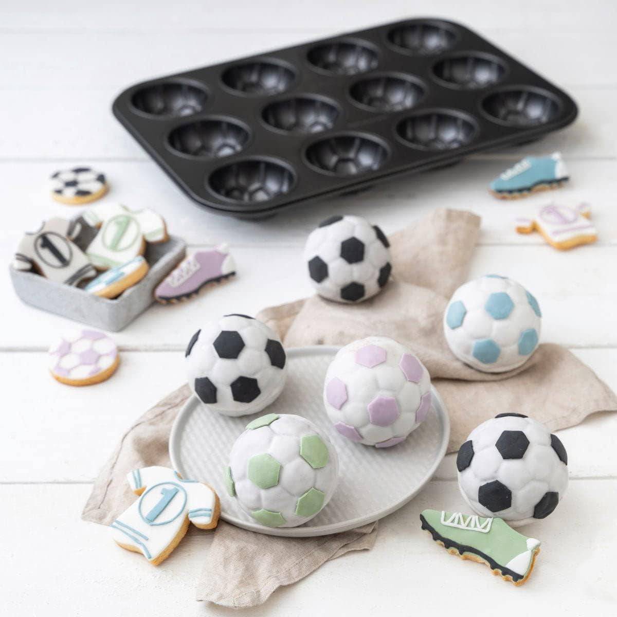 Zenker 12Er Muffinform – Muffinbackblech Für Muffins Und Cupcakes Aus Der Serie Soccer Baking – Hitzebeständiges 12Er Muffinblech Mit Antihaftbeschichtung, Schwarz Formy i blachy do pieczenia Naty Shop