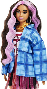 Barbie HDJ46 – dodatkowa lalka w sukience z koszulką do koszykówki i akcesoriami, ze zwierzakiem Corgi, bardzo długimi kręconymi włosami z różowymi smugami i elastycznymi stawami, zabawka prezentowa dla dzieci 3+ Naty Shop Dolls
