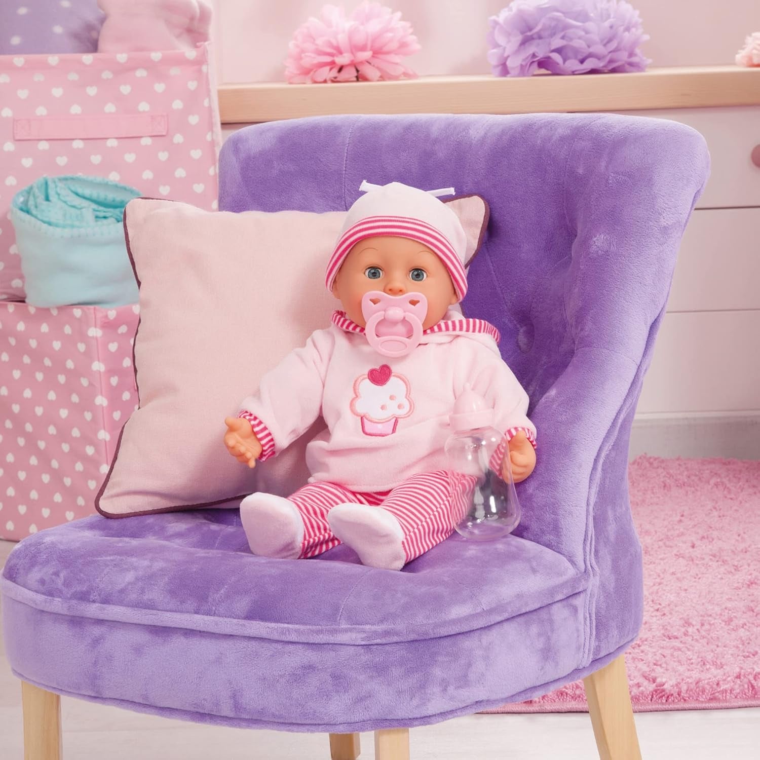 Lalka First Words ze śpiącymi oczami, wydaje 24 dziecięce dźwięki, z lalką i butelką, 38 cm, różowa/paski Naty Shop Dolls