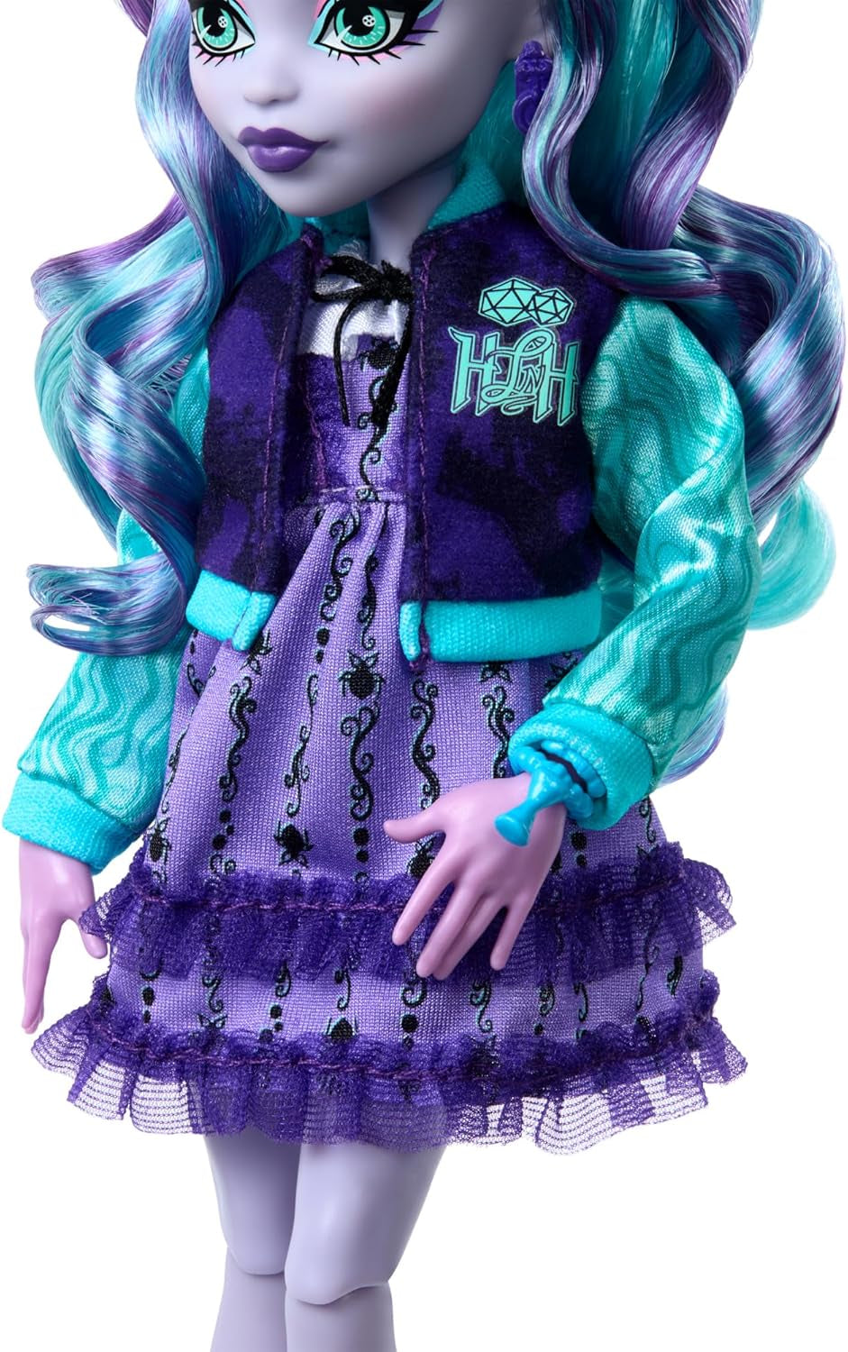 Zestaw akcesoriów Monster High Fearbook Twyla i klubu filmowego, kurtka studencka, album dyplomowy, gra planszowa i ciasteczka, HXW31
