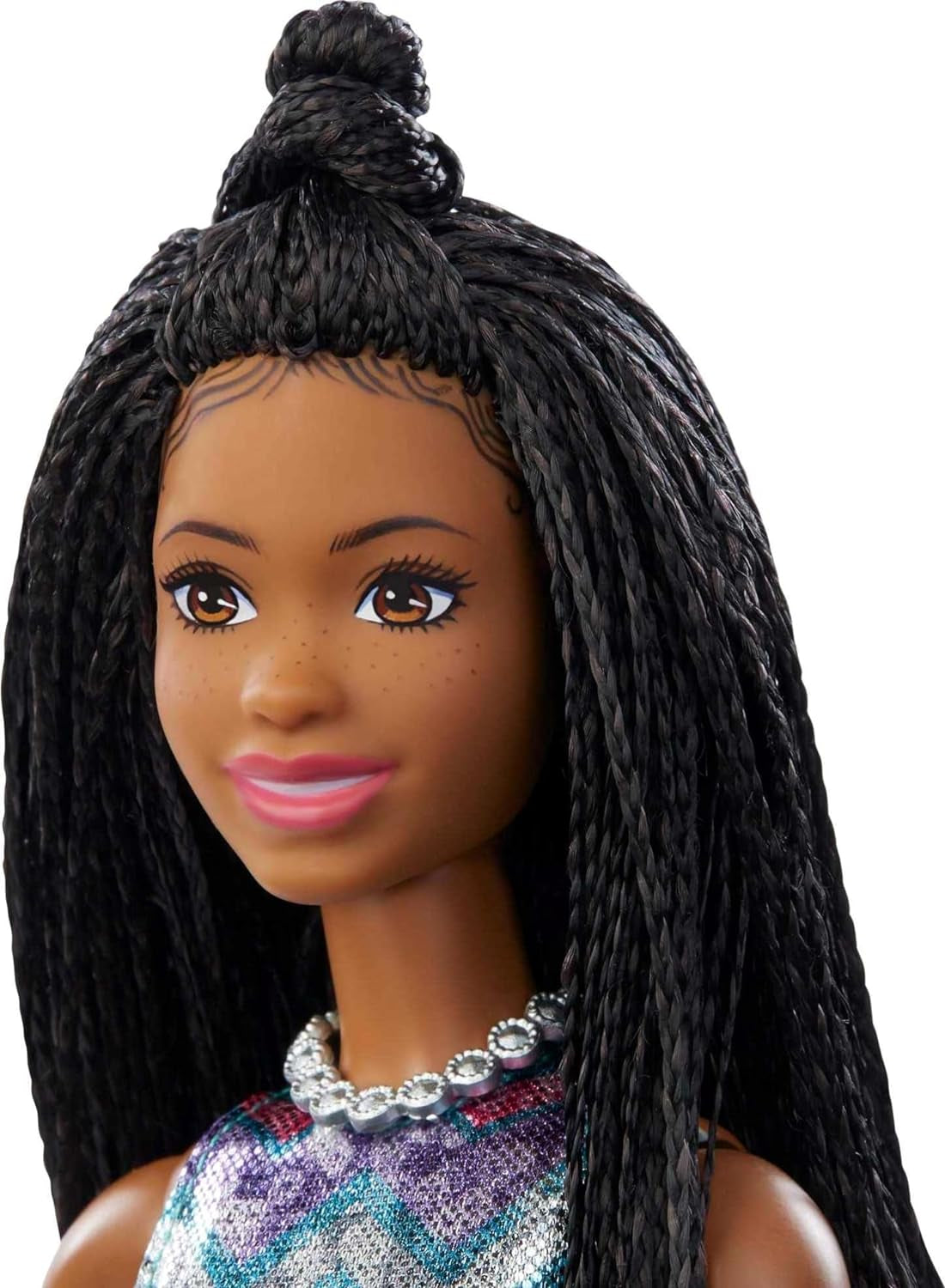 Barbie GYJ22 - bezpłatna scena dla lalki Big Dream Brooklyn (ok. 30 cm, brązowe warkocze) z filmowymi piosenkami, światłami, mikrofonem i akcesoriami, prezent dla dzieci od 3 lat Naty Shop Dolls
