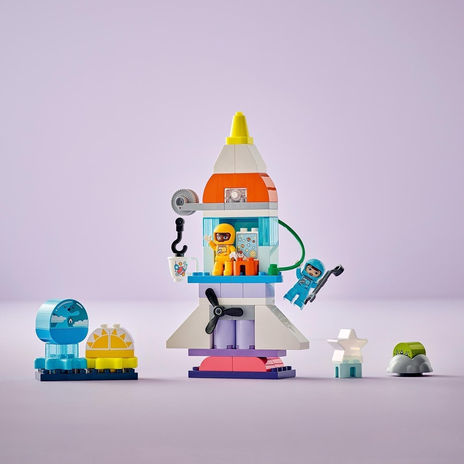 LEGO DUPLO Wahadłowiec kosmiczny 3 w 1 Mnóstwo przygód Zestaw kosmiczny Rakieta dla dzieci Zabawka naukowa do budowania Wczesny rozwój umiejętności motorycznych Prezent dla 3-latków 10422 Zestawy do budowania Beuche den LEGO-Store