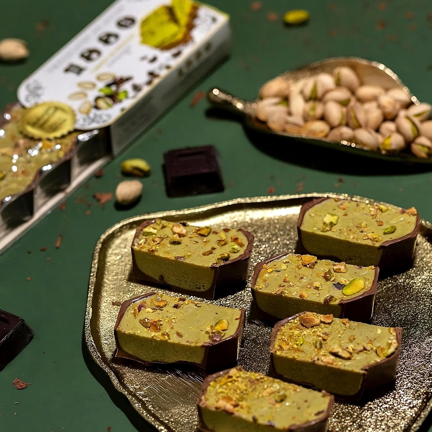 Rzemieślniczy czekoladowy turrón pistacjowy, 200g, kremowa konsystencja, najwyższa jakość, doskonałe składniki, autentyczny smak, najdroższy turrón na świecie