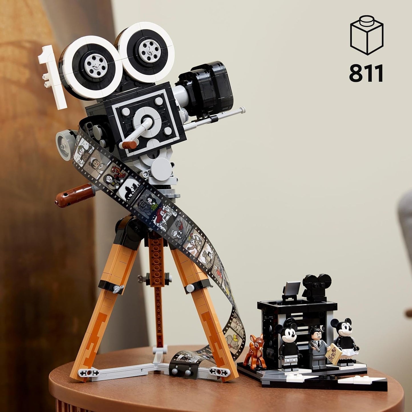 Lego | Kamera Disneya — hołd dla Walta Disneya, zestaw dla dorosłych z minifigurkami Myszki Miki i Minnie, figurkami Bambi i Dumbo, prezent dla kobiet, mężczyzn i fanów, wystawa 43230 Zestawy do budowania Besuche w sklepie LEGO