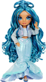 Rainbow High Winter Wonderland - Skyler (niebieski) - 28 cm ukryta magiczna lalka gromadząca wodę w śniegu z zestawem bałwana, odpowiednia dla dzieci w wieku 4–12 lat i kolekcjonerów Naty Shop Dolls