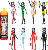Bandai - Cudowna Biedronka - Lalka Marinette Zmiana koloru Niespodzianka - Cudowna lalka z przegubem, 26 cm + 3 niespodzianki - Losowy model - P50390 Naty Shop Dolls Niespodzianka Lalka Marinette Zmiana koloru