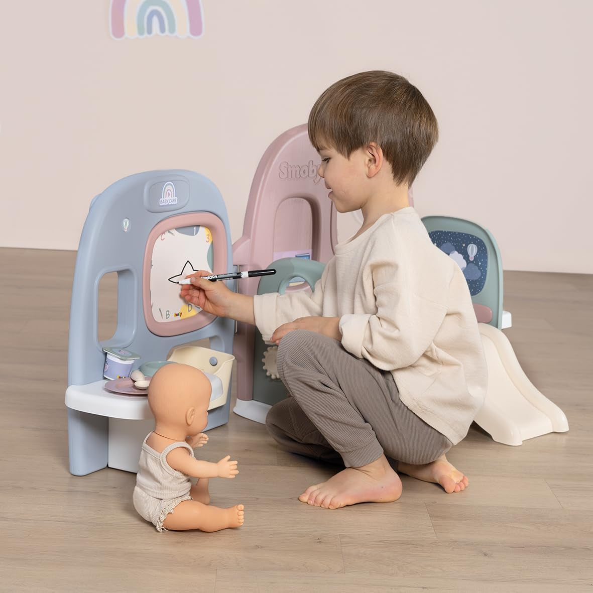 Smoby - Opieka nad dziećmi Przedszkole dla lalek - Centrum zabaw dla lalek Żłobek + przedszkole Życie codzienne - Składany plac zabaw obracany o 360° - 6 akcesoriów - Wykonane w 90% z materiałów pochodzących z recyklingu we Francji, od 3 lat