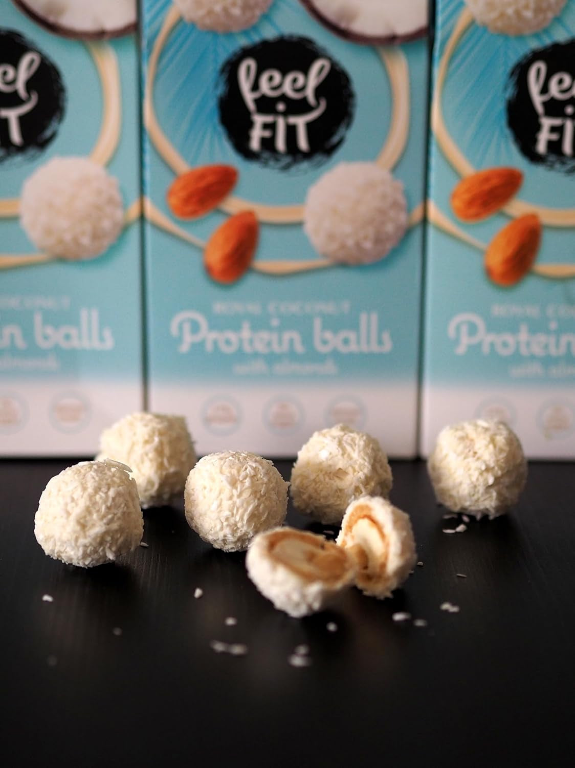 Praliny kokosowe bez cukru z migdałami, Feel FIT, bez dodatku cukru, 17% białka, 63 g