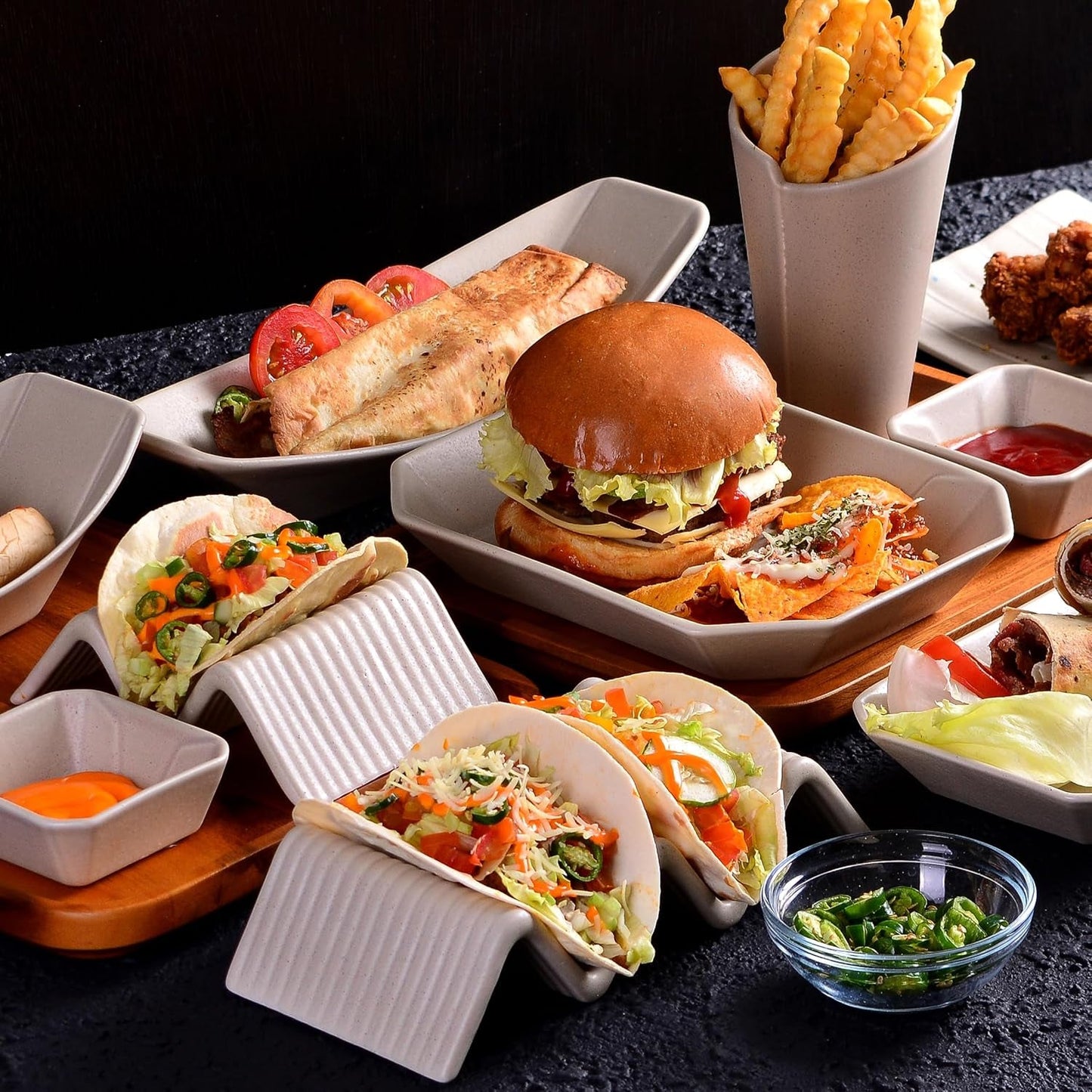CreaTable, 33984, seria Street Food, zestaw naczyń obiadowych dla 2 osób, stojak Street Taco 2 z kamionki, można myć w zmywarce i używać w kuchence mikrofalowej, jakość produkcji