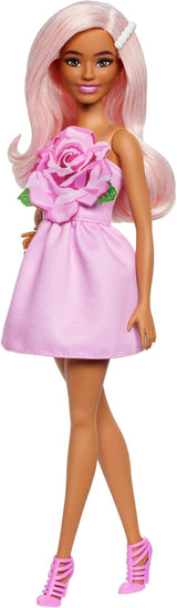 Lalka Barbie Fashionistas nr. 238 z pastelowymi różowymi włosami, sukienką bez ramiączek z różowym stanikiem, perłową spinką do włosów oraz szpilkami i spinkami, HYT94