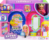 Barbie Extra Minis, dodatkowa mini lalka i zestaw butikowy, szafa z szafkami, półki, lustra, platforma 360, dodatkowa mini lalka z różowymi akcesoriami do włosów, HHN15