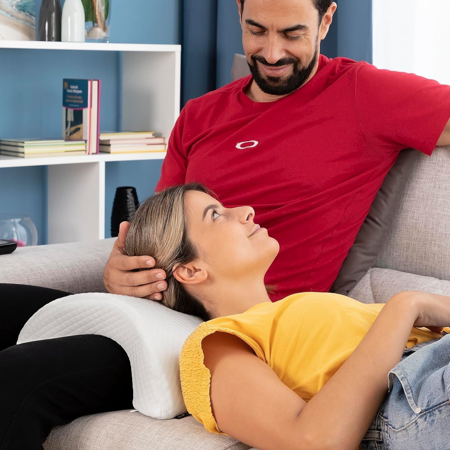 InnovaGoods - Wiskoelastyczna poduszka szyjna dla par, Ergonomiczny kształt dla relaksu dla par, Pianka z pamięcią kształtu do łagodzenia ucisku, Zdejmowane pokrycie, Biała, 36 x 12,5 x 30,5 cm, Pianka z pamięcią kształtu