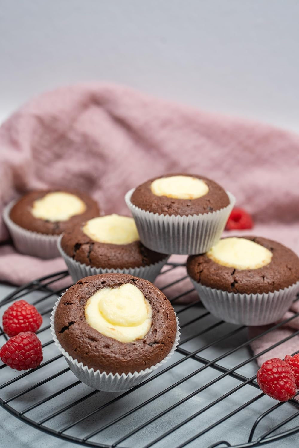 RUF Sernik-Muffiny Backmischung, Muffiny w stylu amerykańskim Mit Cremiger Füllung, Einfache Zubereitung, 12 Muffin-Förmchen Inklusive Naty Shop