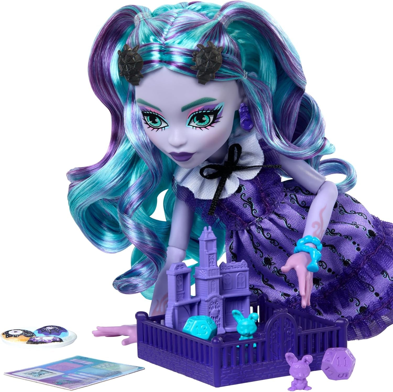 Zestaw akcesoriów Monster High Fearbook Twyla i klubu filmowego, kurtka studencka, album dyplomowy, gra planszowa i ciasteczka, HXW31