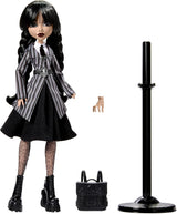 Monster High Wednesday Addams Figurka kolekcjonerska Wednesday Addams w mundurze Akademii Nevermore z lodowato zimną dłonią i plecakiem Stojak dla lalek HXJ04 Lalki Naty Shop
