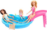 Lalka Barbie i akcesoria - basen ze zjeżdżalnią i akcesoriami do wielogodzinnej zabawy na słońcu, różowy kostium kąpielowy z tropikalnym wzorem, dla dzieci od 3 lat, HRJ74 Naty Shop Dollhouses
