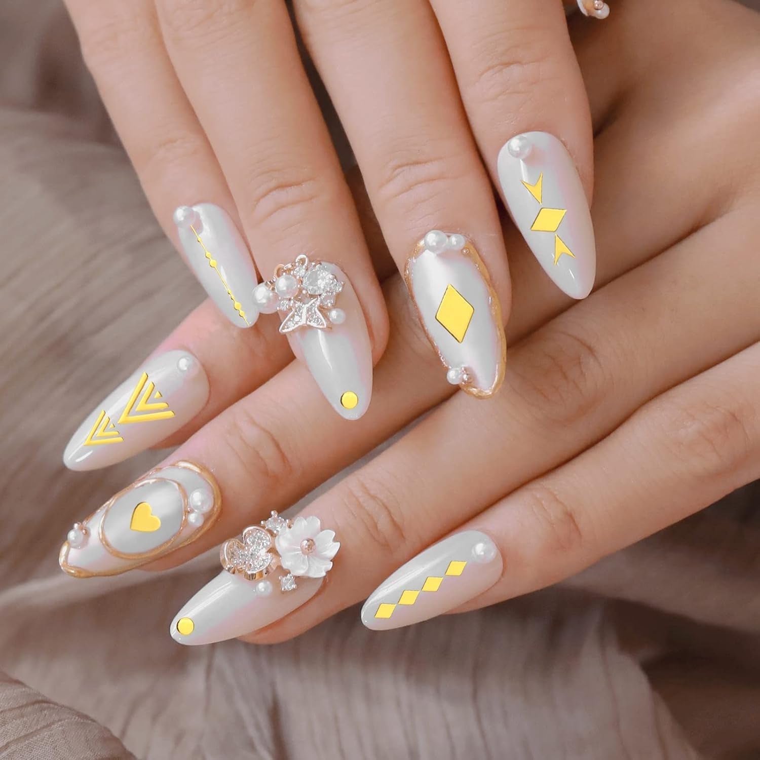 MWOOT 10 arkuszy Złota Nagelsticker Abziehbilder Nail Art Naklejka, Zestaw samoprzylepnych naklejek do paznokci 3D Linien Streifenband Design, Diy Metallisch Nailart Aufkleber Maniküre Zubehör Für Nagel Dekoration