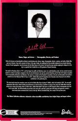 Podpisowa lalka Barbie Debbie Allen z kolekcji Tribute w topie z odkrytymi ramionami, złotym pasku i fioletowych spodniach i legginsach z frędzlami, JBJ24