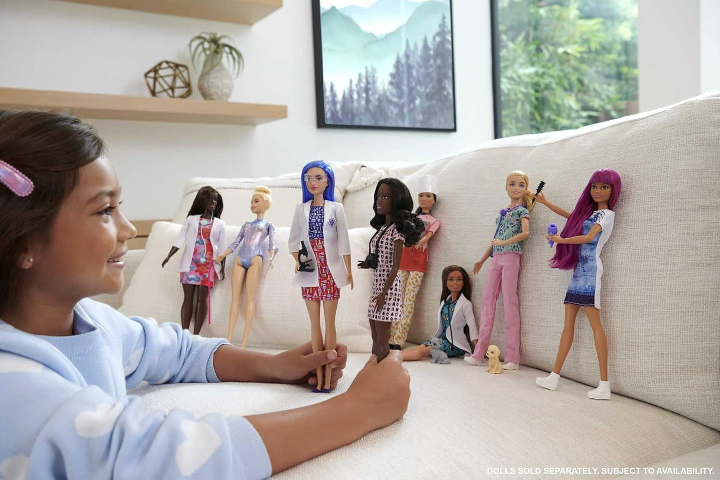 Lalka Barbie GTW39 - Pielęgniarka (ok. 30 cm) z nadrukiem na górze i różowymi spodniami, białymi butami i stetoskopem, świetny prezent dla dzieci w wieku 3 lat i starszych