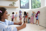 Lalka Barbie GTW39 - Pielęgniarka (ok. 30 cm) z nadrukiem na górze i różowymi spodniami, białymi butami i stetoskopem, świetny prezent dla dzieci w wieku 3 lat i starszych